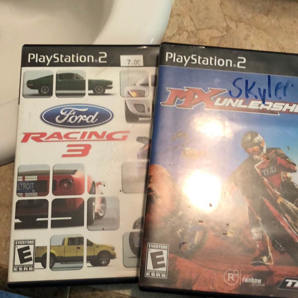 Set of 2 PlayStation 2 games